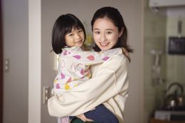 主人公、西山夕平が愛したシングルマザー、東浜紗月を演じる堀田真由