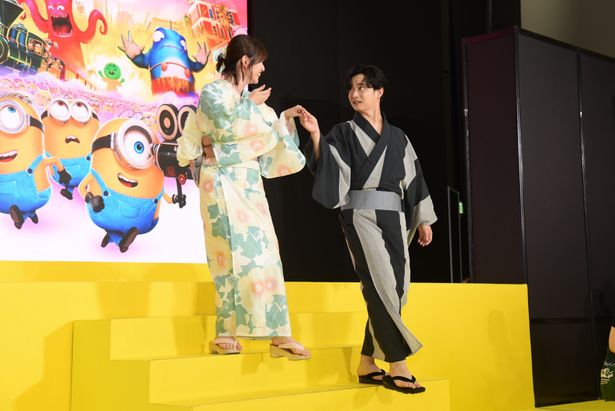 イエローカーペットに登壇した千葉雄大と鈴木愛理