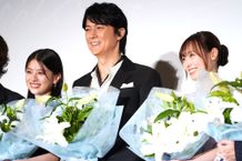 福原遥＆出口夏希はが映画『あの星が降る丘で、君とまた出会いたい。』(公開中)の公開記念舞台挨拶での福山雅治のサプライズ登壇に大興奮！