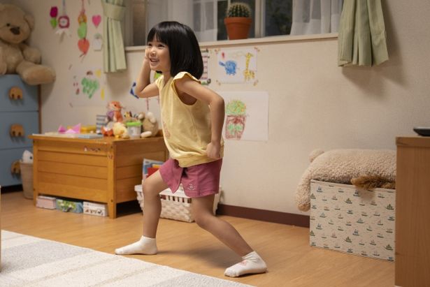おちゃめにはしゃぐ朝子