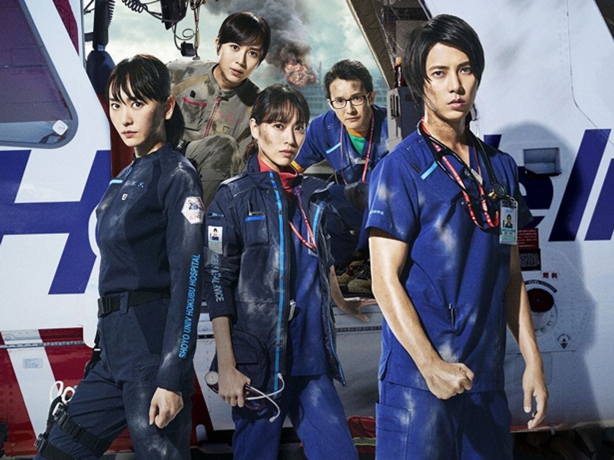 山P最新ビジュアルにタキシード姿の真剣佑も！『コード・ブルー