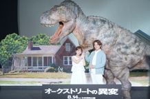 映画『オークストリートの異変』(8月14日、日米同時公開)の公開直前イベントに登場した辻希美＆杉浦太陽夫妻