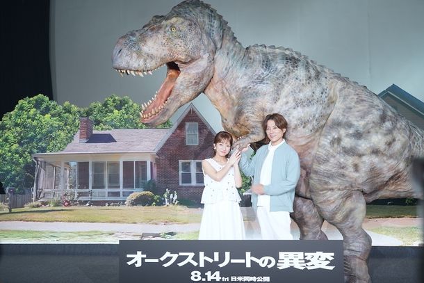 映画『オークストリートの異変』(8月14日、日米同時公開)の公開直前イベントに登場した辻希美＆杉浦太陽夫妻