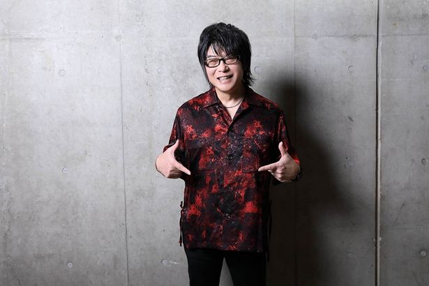 【写真を見る】声優として共演したとにかく明るい安村の「安心してください、穿いてますよ」ポーズを披露してくれた森川智之
