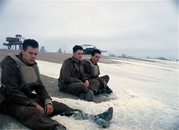 第二次世界大戦における撤退作戦を陸・海・空の3つの時間幅で進行させた『ダンケルク』
