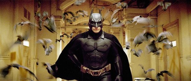バットマンの誕生をダークなトーンで新たに映像化したトリロジーの第1作『バットマン ビギンズ』