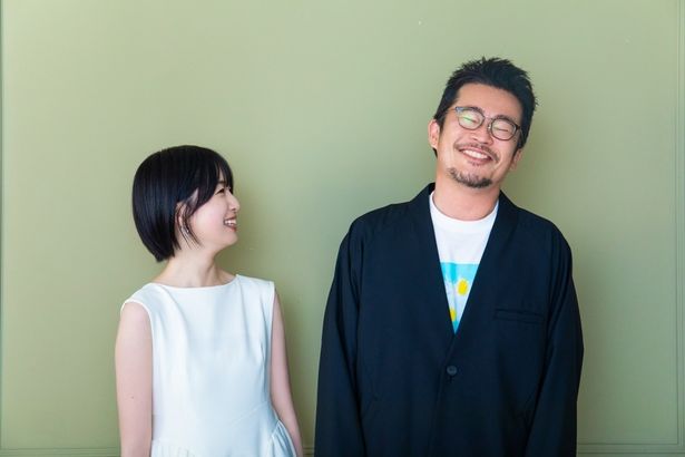 撮影を通して信頼関係を築いた中野量太監督と早瀬憩。インタビュー中も笑顔が絶えず、息ぴったり！