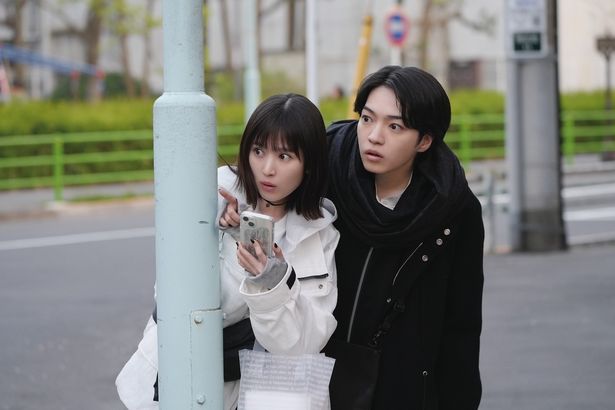 『時給三〇〇円の死神』でW主演を務めた西畑大吾＆福本莉子のコミカルな表情や悲しげな笑顔、熱演を捉えた場面写真