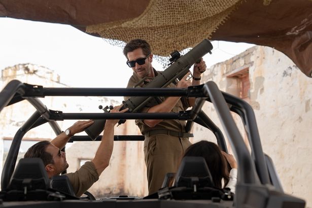 元Navy SEALs(アメリカ海軍特殊部隊)の武闘派、ブロンコ役のジェイク・ギレンホール