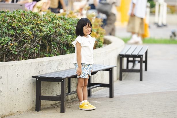【写真を見る】倉田瑛茉演じる幼い朝子