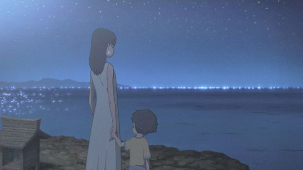 海辺の町を舞台に、純真無垢な祈りと呪いを描く