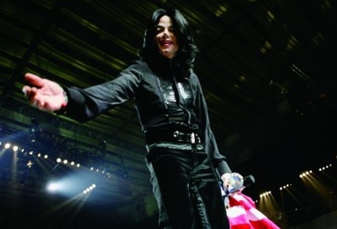 【希少】マイケルジャクソン キング・オブ・ポップの素顔 映画ポスター B1サイズ 予約商品】 MICHAEL JACKSON マイケルジャクソン - KING OF POP