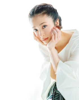 映画「名探偵コナン　ゼロの執行人」で、物語の鍵を握る弁護士・橘境子の声優を務めた上戸彩