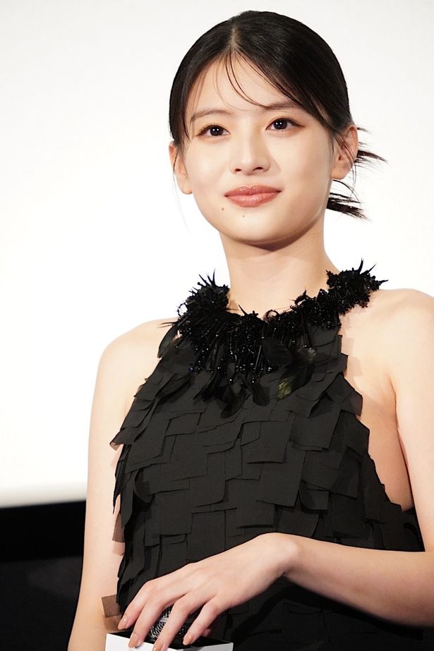 藤野を演じた出口夏希