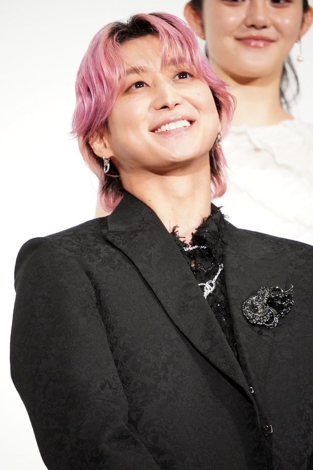 輪花の前から突然姿を消す恋人の吐夢を演じる佐久間大介