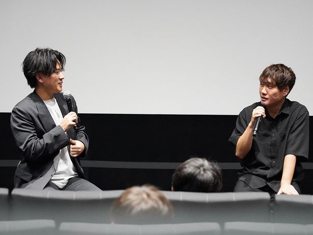 撮影の裏話やAIについての話題で盛り上がる近藤監督(右)と西井監督