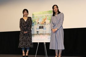 『リズと青い鳥』監督の山田尚子(左)、「響け！ユーフォニアム」原作者の武田綾乃(右)