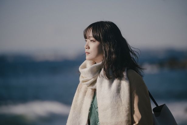 深川麻衣が高校で司書教諭を務める桃華を演じる