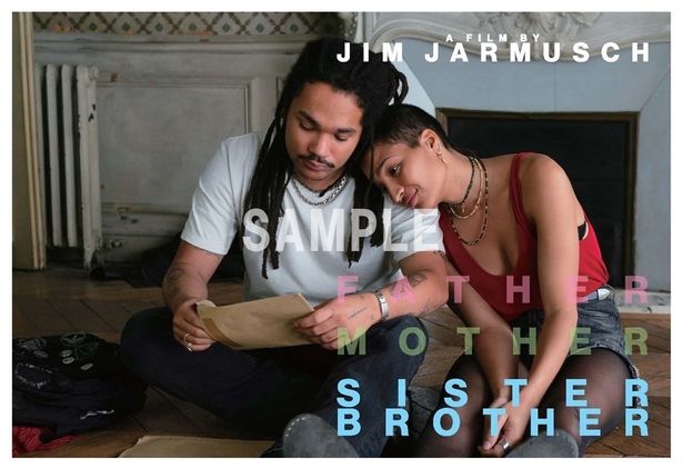 ジャームッシュのこだわりが随所に詰まった場面写真の3枚セットとなるポストカードセットが特典となることも決定