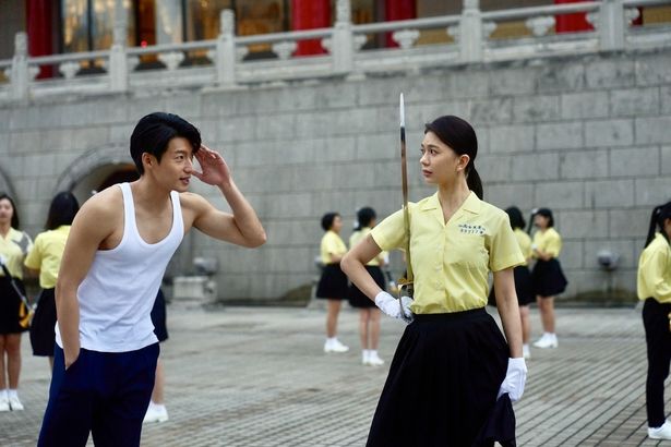 景美女子高校マーチング隊長、シュー・フィー(ポリマ・チェン)に好意を持つジーチュワン(リウ・ユーレン)