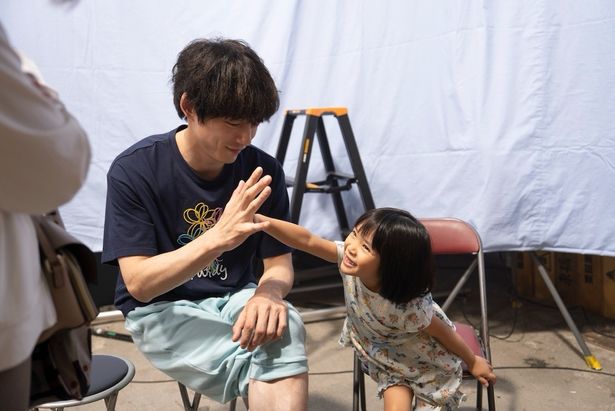 主演の坂口が演じるのは、狂おしいまでに家族という幸せの形を追い求め、愛する人を殺めてしまった孤独な青年、西山夕平