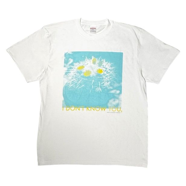 花が咲いたサボテンの写真を使用した「サボテンTシャツ」