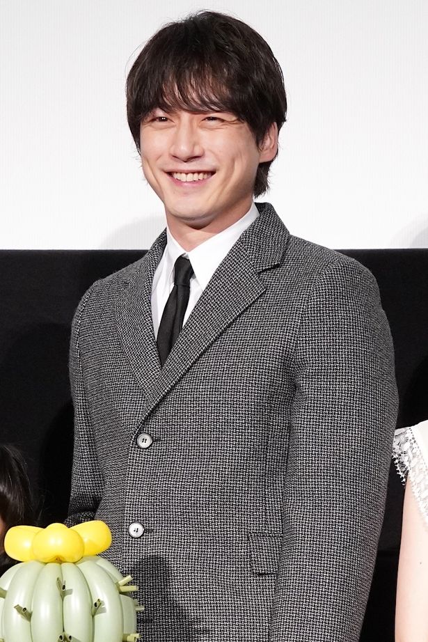 破滅へと向かっていく主人公を演じた坂口健太郎
