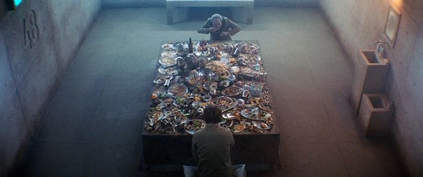 無数の部屋が階層になった塔で暮らす人たちの倫理観を揺さぶるスリラー『プラットフォーム』