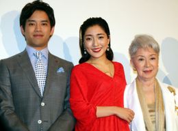 『ばぁちゃんロード』で共演した文音、草笛光子、三浦貴大