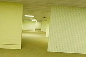 『バックルームズ』の恐怖を司る“音”について、オーディオライターが徹底解説！