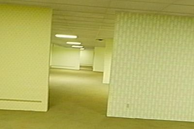 『バックルームズ』の恐怖を司る“音”について、オーディオライターが徹底解説！