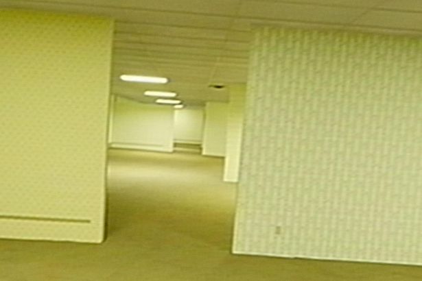 『バックルームズ』の恐怖を司る“音”について、オーディオライターが徹底解説！