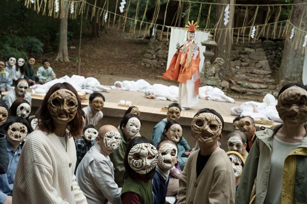 怪しすぎる村人たち