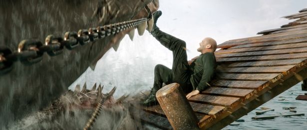 ステイサムも間一髪の獰猛さ(『MEG ザ・モンスターズ2』)