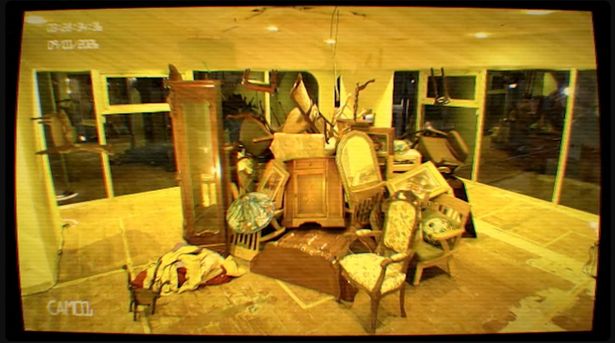 【写真を見る】監視カメラで空間内を“盗み見”することも可能