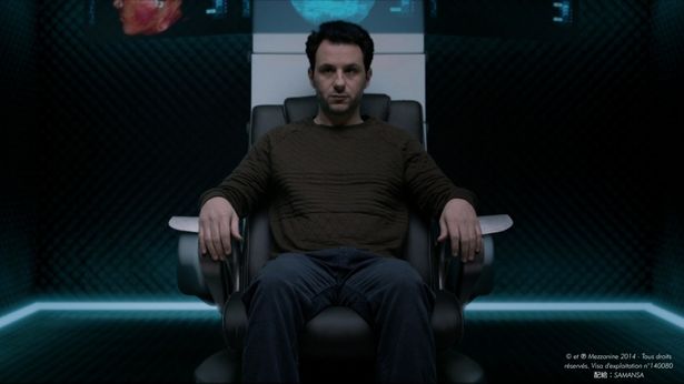 【写真を見る】『サブスタンス』を手掛けたコラリー・ファルジャ監督の短編『リアリティ・プラス』にも“らしさ”が満載！