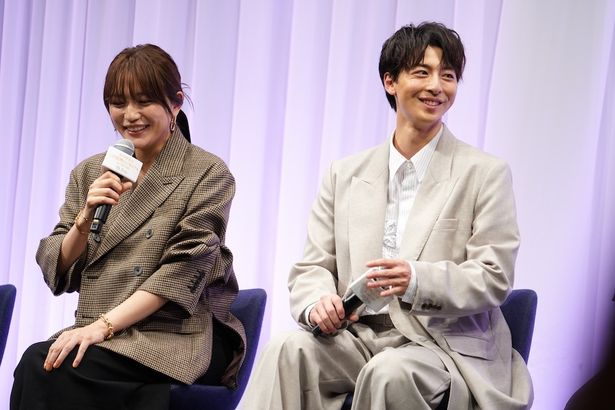 山戸監督の演出について語る清水、笠原、一ノ瀬のコメントに微笑む川口、高杉