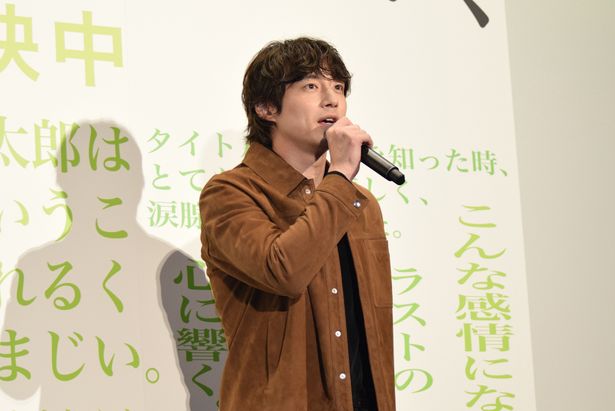 演技を絶賛するコメントが多く寄せられたことについて感謝の言葉を述べる坂口健太郎