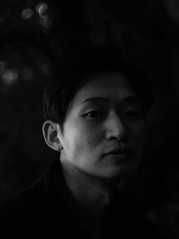 脚本家や演出家、俳優として活動してきた濱田真和はこれが長編映画初監督