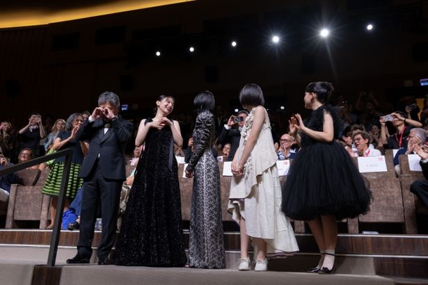 出口夏希、蒔田彩珠、是枝監督はスタンディングオベーションに思わず涙！