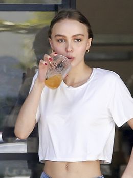 ほっそりしたスタイルが印象的だったリリー