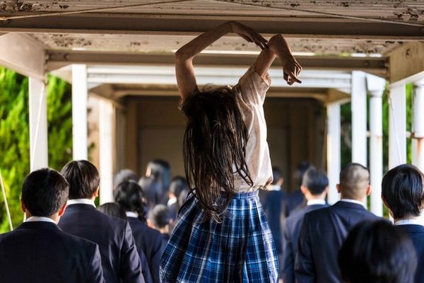  スマホに“自分が死ぬAI動画”が届く…『呪いのスマホ』瑞々しい青春を送る高校生たちを襲う恐怖を捉えた本予告映像