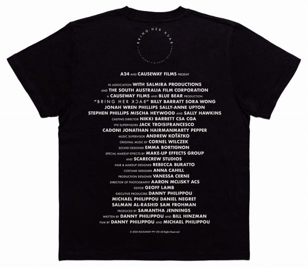 24公認『ブリング・ハー・バック』ヒグチユウコ イラスト 日本オリジナルTシャツ(ブラック)の背面
