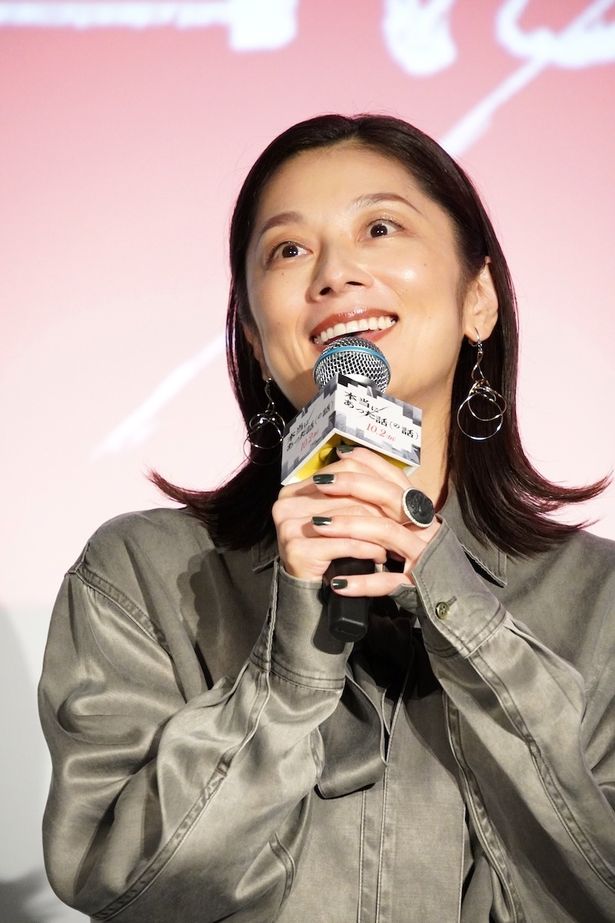 舞台の脚本家・垣内役を演じる小池栄子