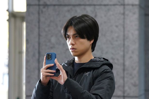 航たちの行った隠蔽工作が、巷を騒がせる連続殺人事件の手口を酷似していたことが発覚する