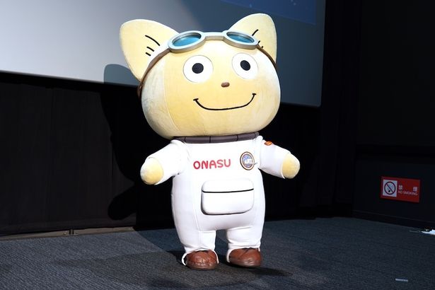 会場の盛り上がりにこてつくん(着ぐるみ)もうれしそう