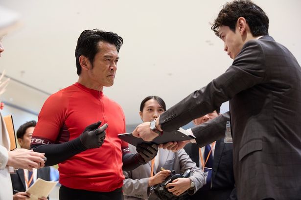 【写真を見る】主人公の藤堂繁の激動の人生を捉えた場面写真が解禁