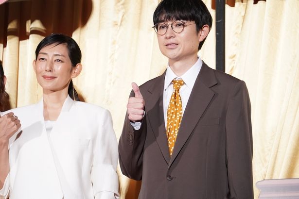 劇中で対峙する2人