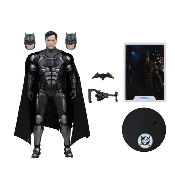 武器など付属品が豊富なのもうれしい(「『DC』【DCマルチバース】7インチ・アクションフィギュア #338 バットマン［映画『ジャスティス・リーグ』］」)