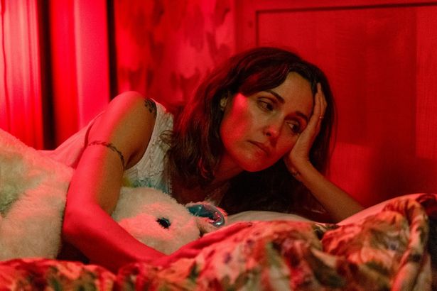 『ワンオペレーション』でとことん追い詰められていく主人公のリンダ役にローズ・バーン